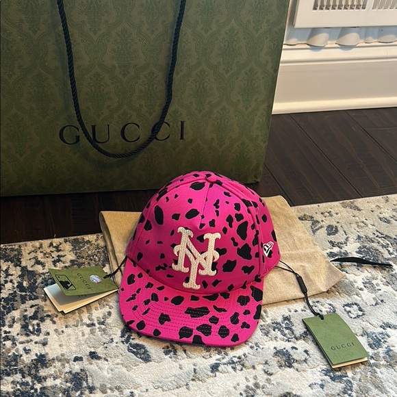 BNWT Gucci Mets Pink Leopard Print Cap - Picture 1 of 9